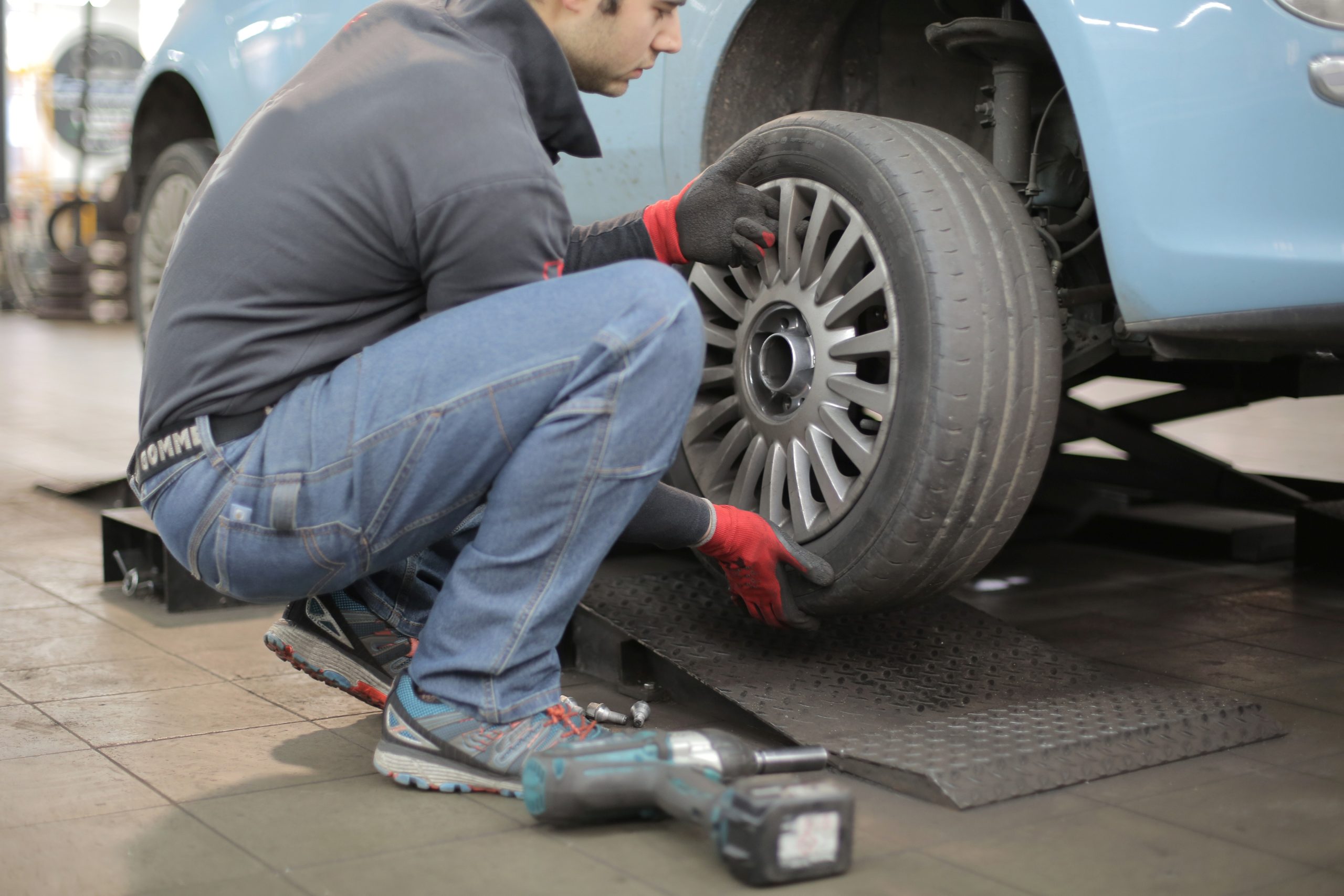 Alloy wheel removal