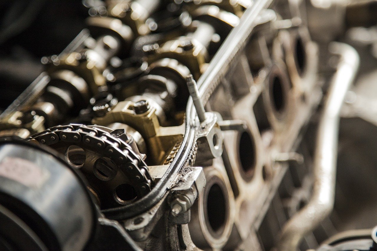 Engine block and timing chain