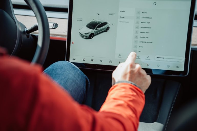 Tesla Screen Problems Here's How To Fix Your EV's Touchscreen
