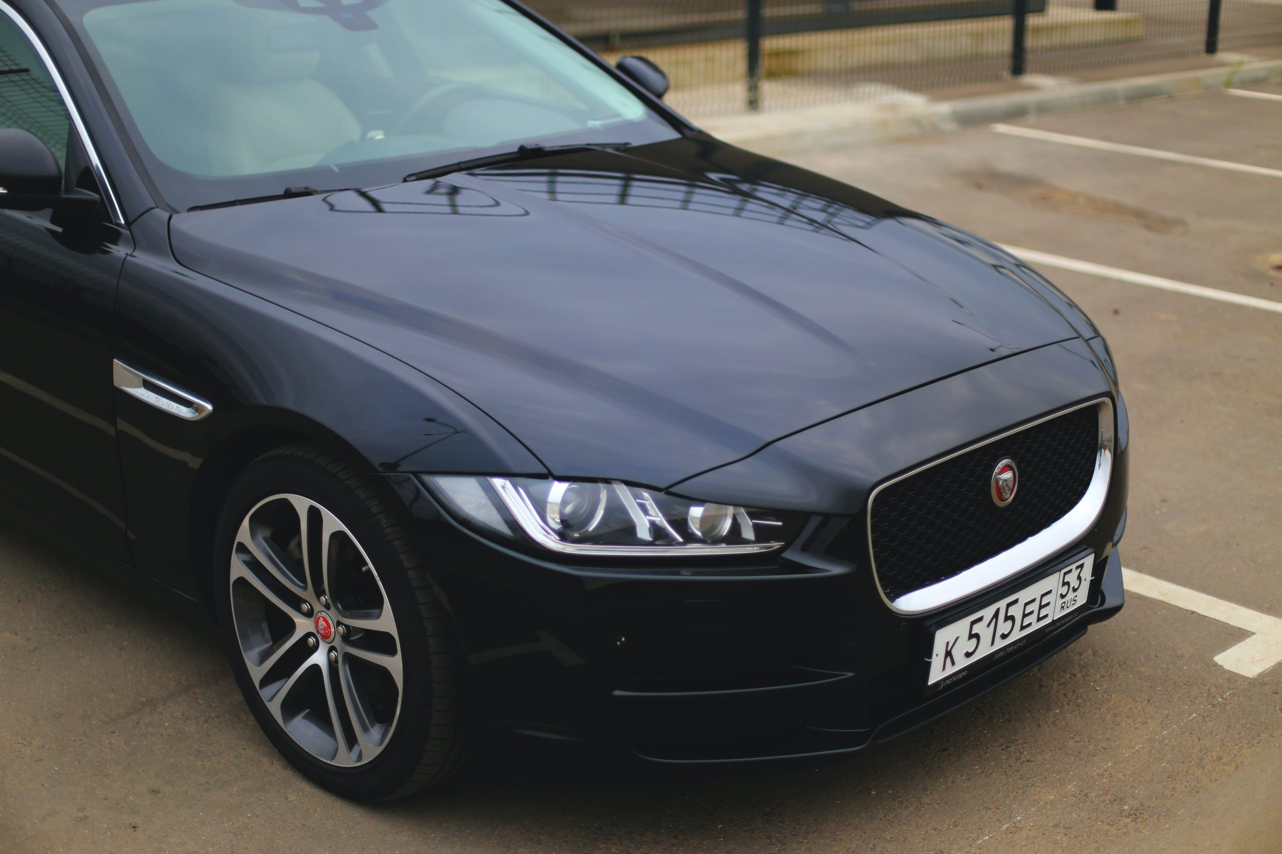 Jaguar XE Front 